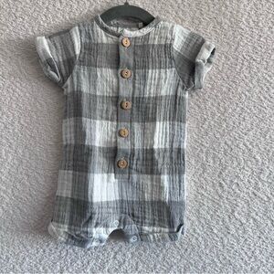 City Mouse Plaid Baby Short Sleeve Shorts One‎ Piece Romper Size 3-6 Months